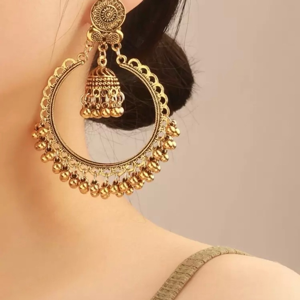 Elegant Gold Hoop Earrings